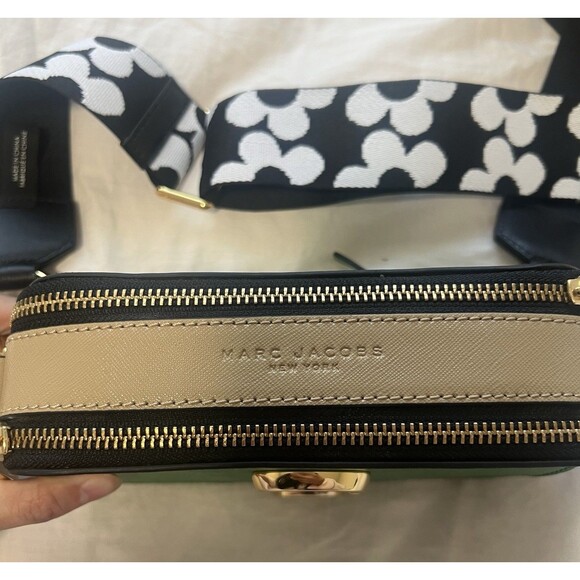 MARC JACOBS Snapshot Green Leather Camera Bag Gold Hardware new$325 - Picture 4 of 8